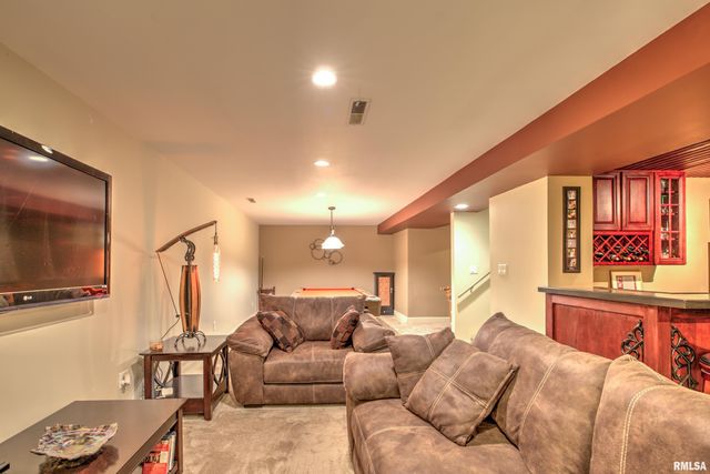 10611 N SLEEPY HOLLOW Road, Peoria, IL 61615