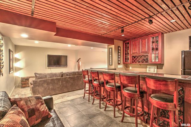10611 N SLEEPY HOLLOW Road, Peoria, IL 61615