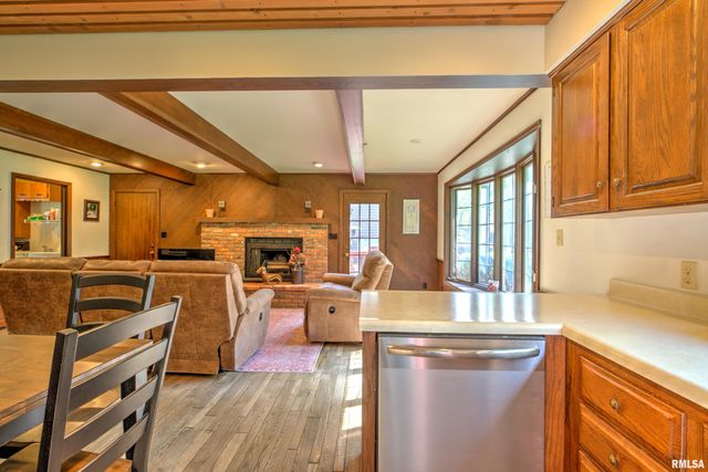 10611 N SLEEPY HOLLOW Road, Peoria, IL 61615