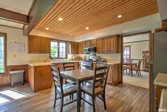 10611 N SLEEPY HOLLOW Road, Peoria, IL 61615