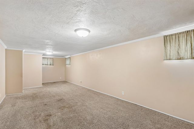 4227 Northwest Drive, Des Moines, IA 50310