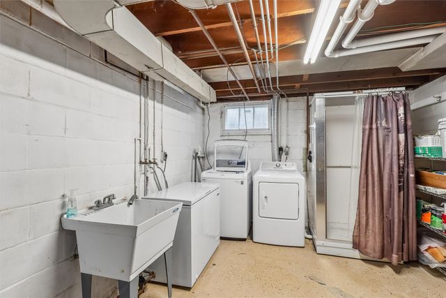 4227 Northwest Drive, Des Moines, IA 50310