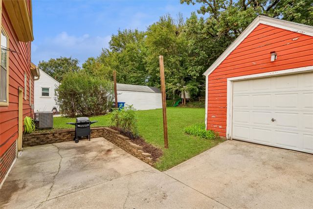 4227 Northwest Drive, Des Moines, IA 50310
