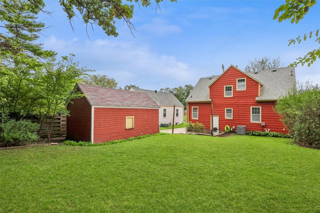 4227 Northwest Drive, Des Moines, IA 50310