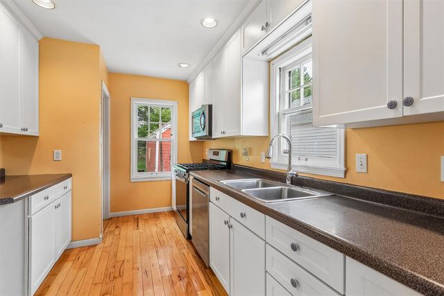 4227 Northwest Drive, Des Moines, IA 50310
