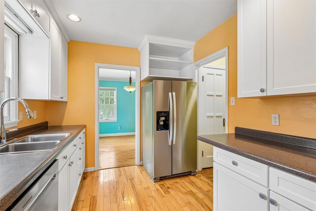 4227 Northwest Drive, Des Moines, IA 50310