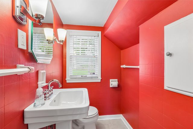 4227 Northwest Drive, Des Moines, IA 50310