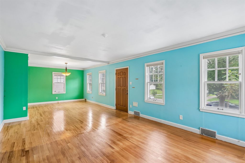 4227 Northwest Drive, Des Moines, IA 50310