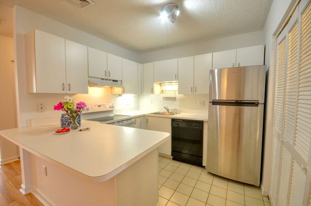 618 Boston Ave 4A, Medford, MA 02155