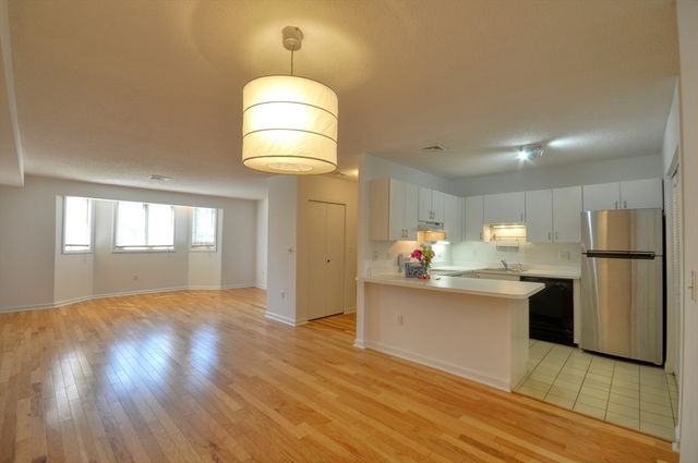 618 Boston Ave 4A, Medford, MA 02155