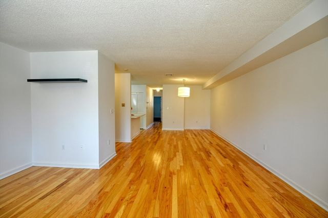 618 Boston Ave 4A, Medford, MA 02155