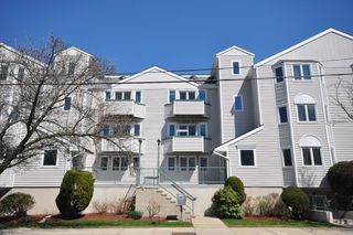 618 Boston Ave 4A, Medford, MA 02155