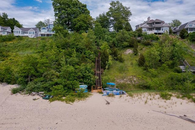 484 Blue Star Highway, South Haven, MI 49090