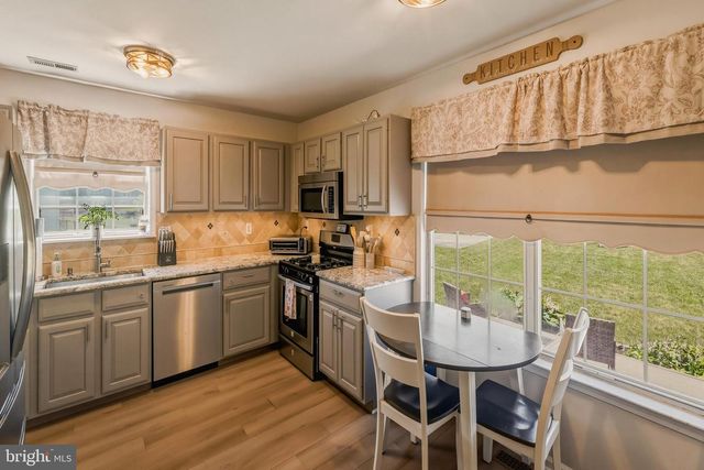 437 LONGFELLOW DR, Williamstown, NJ 08094