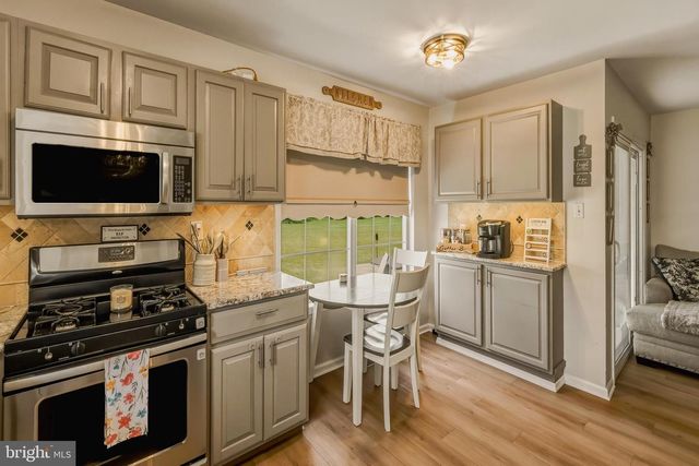 437 LONGFELLOW DR, Williamstown, NJ 08094