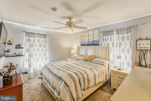 437 LONGFELLOW DR, Williamstown, NJ 08094