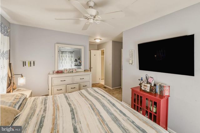 437 LONGFELLOW DR, Williamstown, NJ 08094