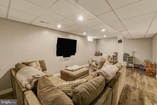 437 LONGFELLOW DR, Williamstown, NJ 08094
