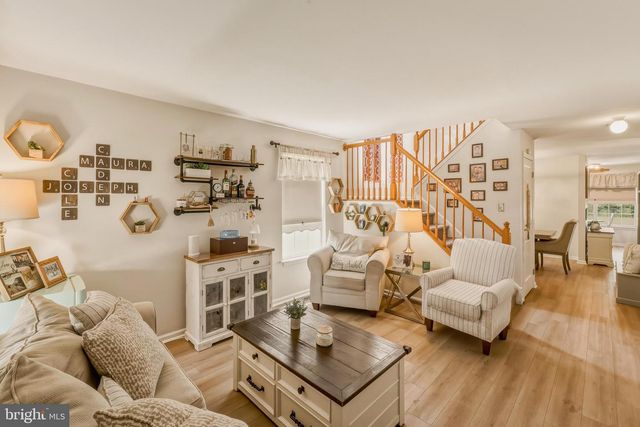 437 LONGFELLOW DR, Williamstown, NJ 08094