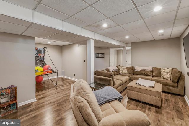 437 LONGFELLOW DR, Williamstown, NJ 08094