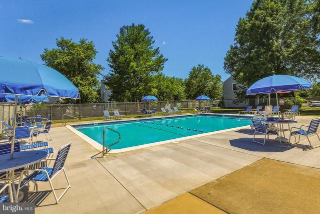 437 LONGFELLOW DR, Williamstown, NJ 08094