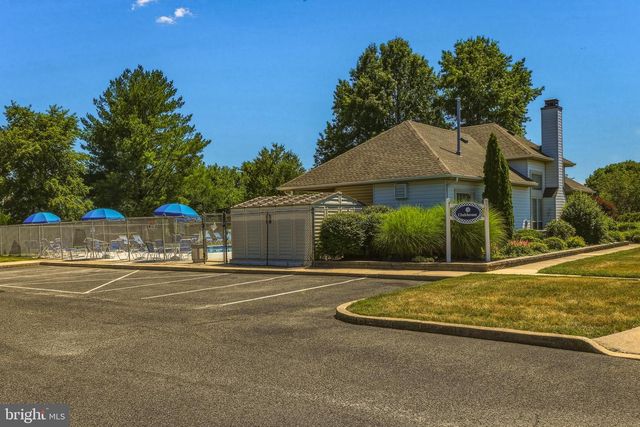 437 LONGFELLOW DR, Williamstown, NJ 08094