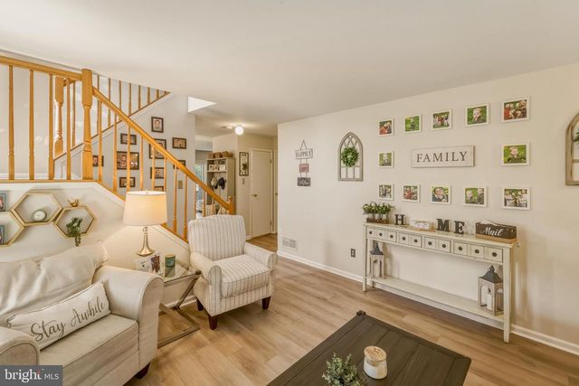 437 LONGFELLOW DR, Williamstown, NJ 08094