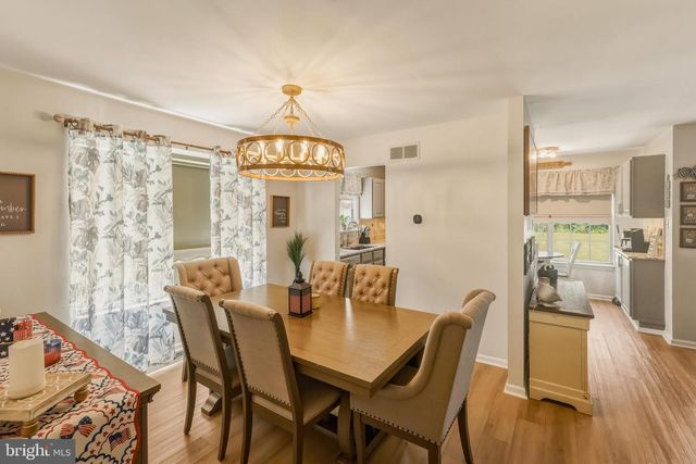 437 LONGFELLOW DR, Williamstown, NJ 08094