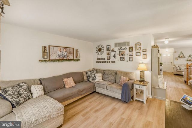 437 LONGFELLOW DR, Williamstown, NJ 08094