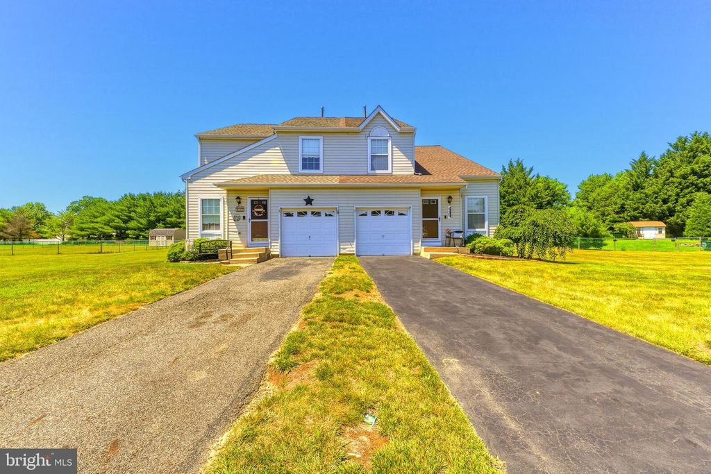 437 LONGFELLOW DR, Williamstown, NJ 08094