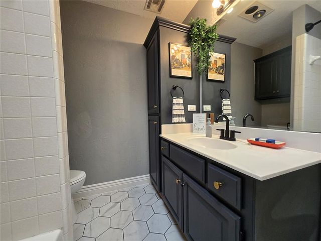 1018 Dustin Drive, Edmond, OK 73003