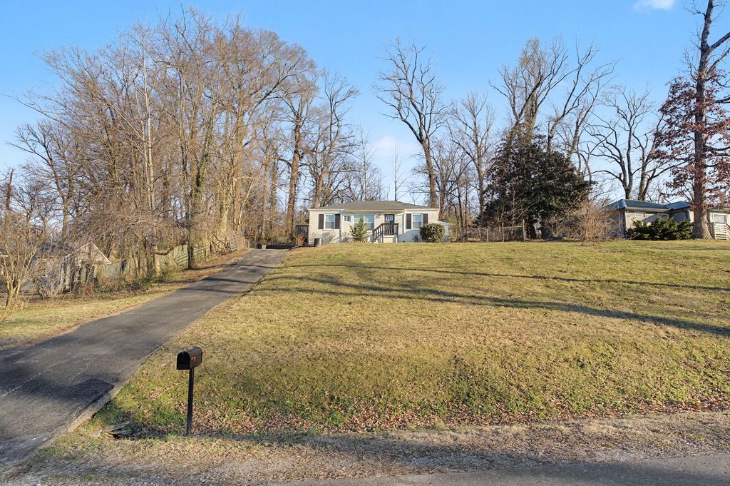 27 Cameo Dr, Nashville, TN 37211