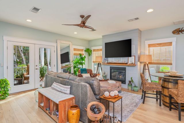 903 E Lido Circle, Niceville, FL 32578