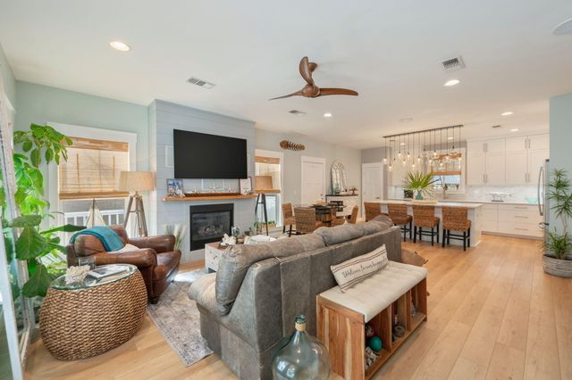 903 E Lido Circle, Niceville, FL 32578