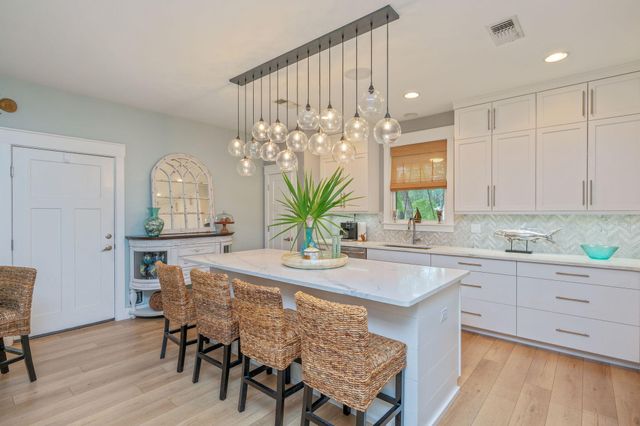 903 E Lido Circle, Niceville, FL 32578