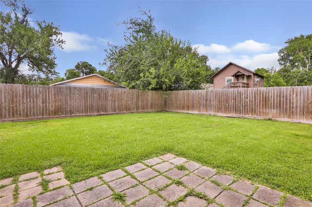 1005 N Main Street, Dayton, TX 77535