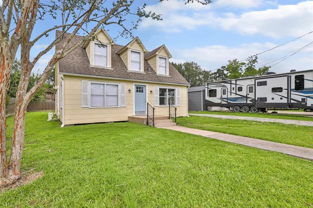 1005 N Main Street, Dayton, TX 77535