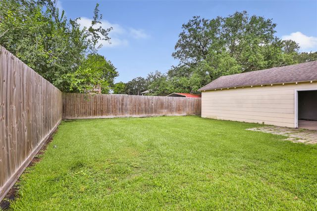1005 N Main Street, Dayton, TX 77535
