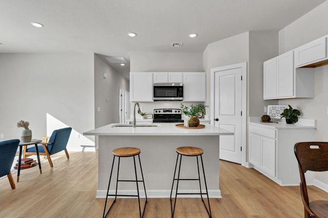 2100-2102 E Plaza Court, Haysville, KS 67060