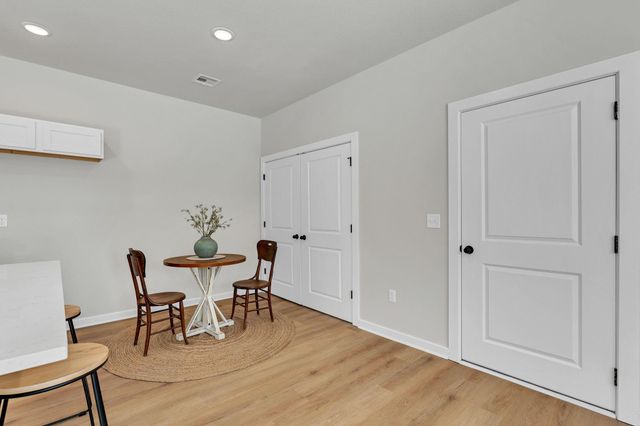 2100-2102 E Plaza Court, Haysville, KS 67060