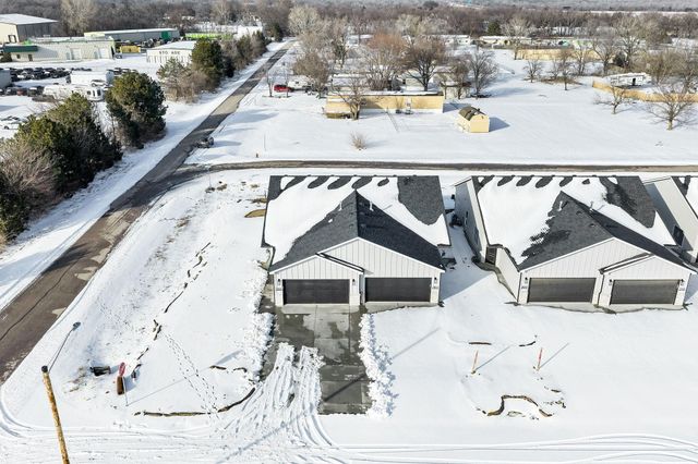 2100-2102 E Plaza Court, Haysville, KS 67060