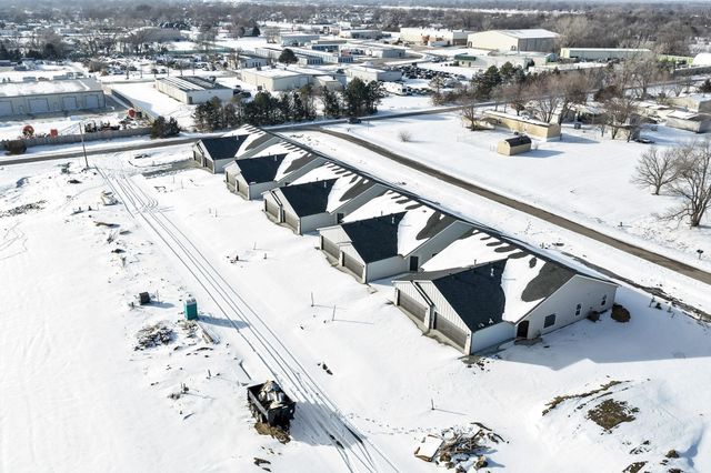 2100-2102 E Plaza Court, Haysville, KS 67060