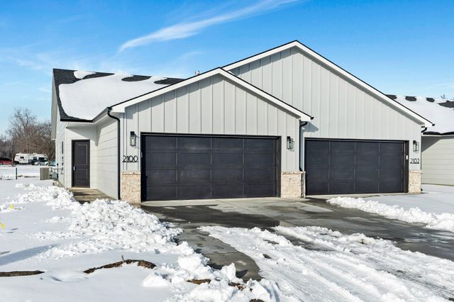 2100-2102 E Plaza Court, Haysville, KS 67060