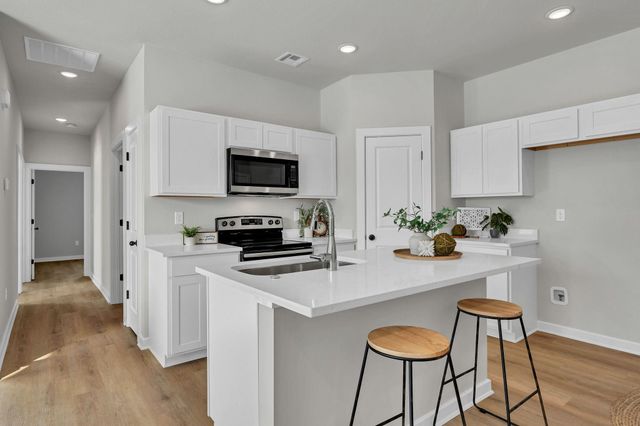 2100-2102 E Plaza Court, Haysville, KS 67060