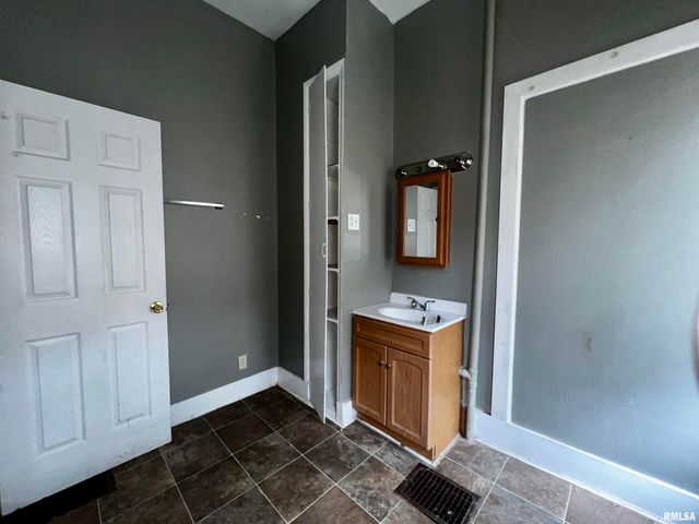 502 S Beveridge Street, Carbondale, IL 62901