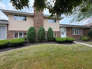 7313 W 154th Street 44, Orland Park, IL 60462