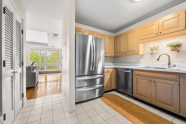 63 Garden Rd C5, Wellesley, MA 02481
