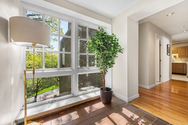63 Garden Rd C5, Wellesley, MA 02481