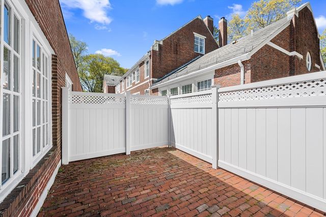 63 Garden Rd C5, Wellesley, MA 02481