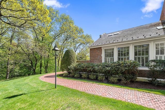 63 Garden Rd C5, Wellesley, MA 02481